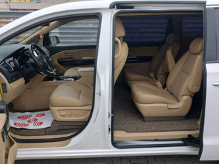 KIA Carnival foto 8