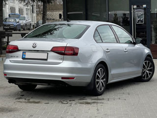 Volkswagen Jetta foto 3