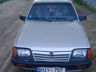 Opel Ascona foto 1