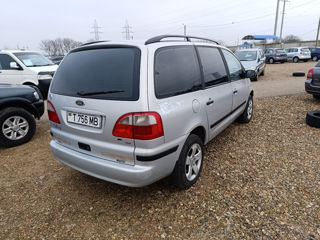 Ford Galaxy foto 2