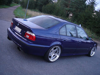 BMW 5 Series foto 1