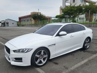 Jaguar XE foto 1