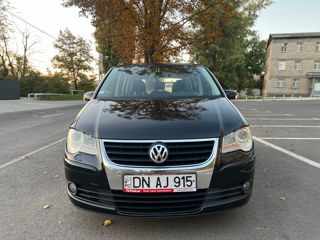 Volkswagen Touran foto 2