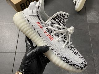 Adidas Yeezy Boost 350 "Zebra" Women's foto 1