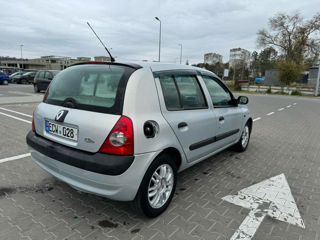 Renault Clio foto 2