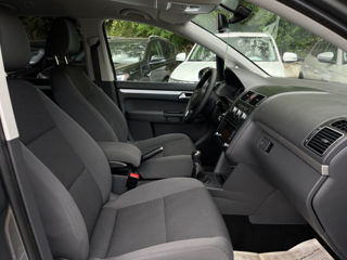 Volkswagen Touran foto 17