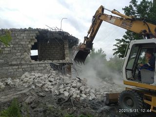 Снос старых домов и любых построек, вывоз  Demolarea caselor vechi, manual sau cu tehnica foto 5