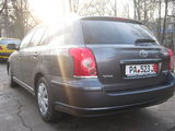 Toyota Avensis foto 8