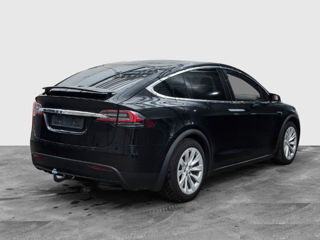 Tesla Model X foto 2