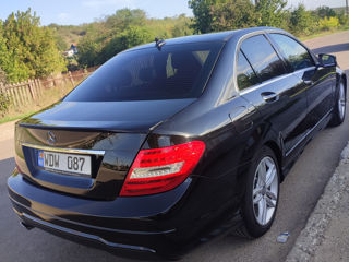 Mercedes C-Class foto 2