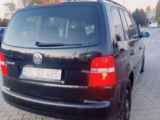 Volkswagen Touran foto 3