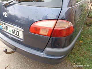 Toyota Avensis foto 2