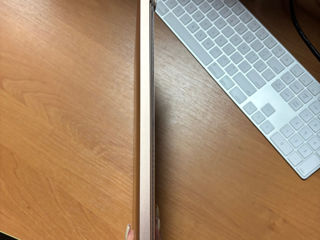 Vând MacBook Air Rose Gold, limited edition foto 3