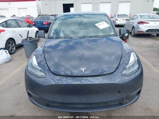 Tesla Model Y foto 2