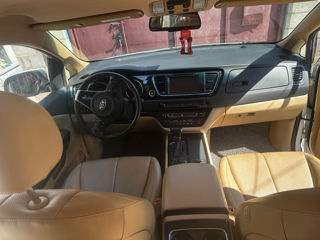 KIA Carnival foto 10