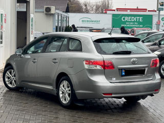 Toyota Avensis foto 4