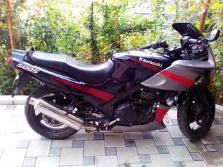 Kawasaki GPZ 500S foto 1