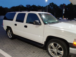 Chevrolet Suburban foto 4