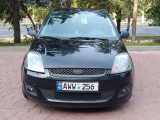 Ford Fiesta foto 3