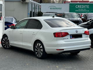 Volkswagen Jetta foto 4