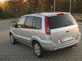 Ford Fusion foto 2