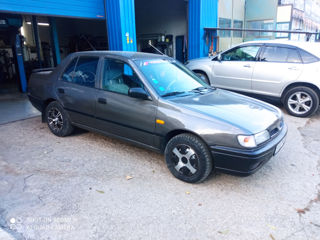 Nissan Sunny foto 8