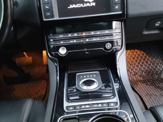 Jaguar XE foto 2