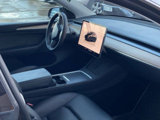 Tesla Model Y foto 14