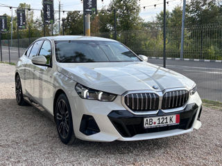 BMW 5 Series foto 1