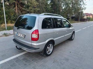 Opel Zafira foto 8