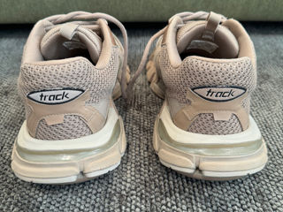 Balenciaga Track 3 in dark beige foto 3