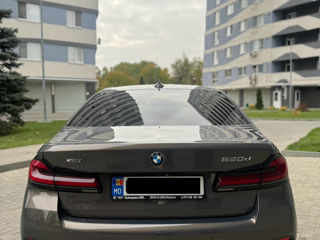 BMW 5 Series foto 3