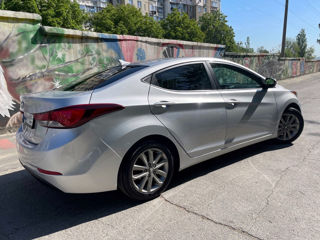 Hyundai Elantra foto 2