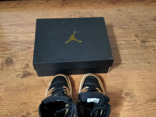 Air Jordan 1 mid black metallic gold-white foto 3