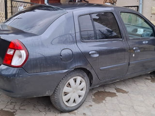 Renault Clio foto 2