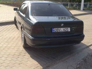 BMW 5 Series foto 3