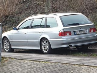 BMW 5 Series Touring foto 3