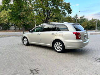 Toyota Avensis foto 3