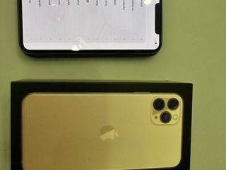 Vînd Iphone 11 Pro Max Gold foto 3