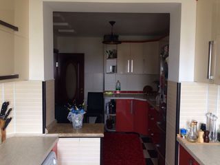 se vinde apartament cu 4 odai,euro-reparatie! foto 10