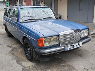 Mercedes Series (W123) foto 2