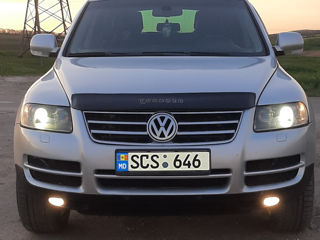 Volkswagen Touareg foto 1