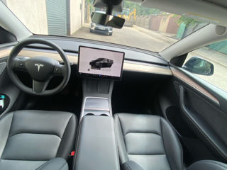 Tesla Model Y foto 5