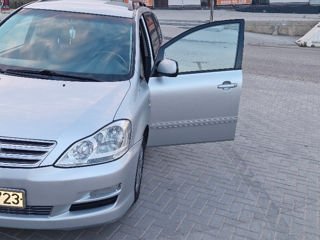 Toyota Avensis Verso фото 8