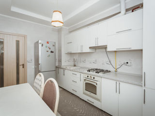 Apartament cu 2 camere, 65 m², Buiucani, Chișinău foto 2