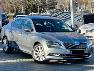 Skoda Superb foto 1