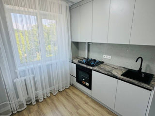 Apartament cu 2 camere, 47 m², Buiucani, Chișinău foto 3