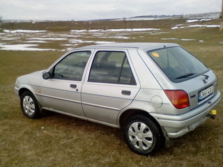 Ford Fiesta foto 3