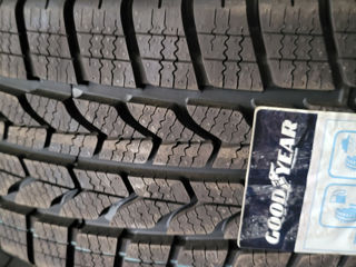 215 65 15C Goodyear Ultra Grip noi