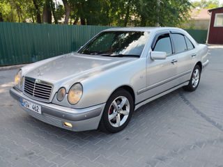 Mercedes E-Class foto 2